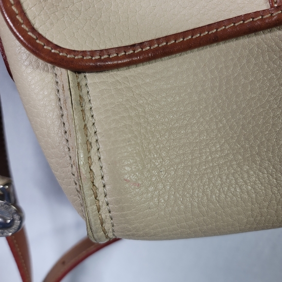 Vintage Dooney East West flap cream shoulder bag - Picture 15 of 15